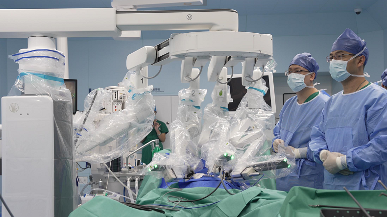 全国首例！深大附属华南医院机器人完成癌症手术
